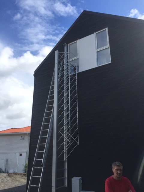 Brannstige med ryggvern - aapnet 3